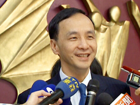 朱立倫被傳聞向金溥聰表達(dá)不想選新北市長(zhǎng)連任，他藉世足賽話題回避相關(guān)提問