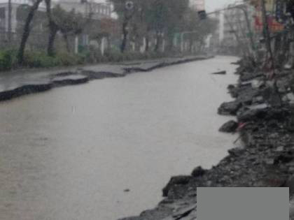 高雄氣爆災(zāi)區(qū)受大雨侵襲 道路淹成小河