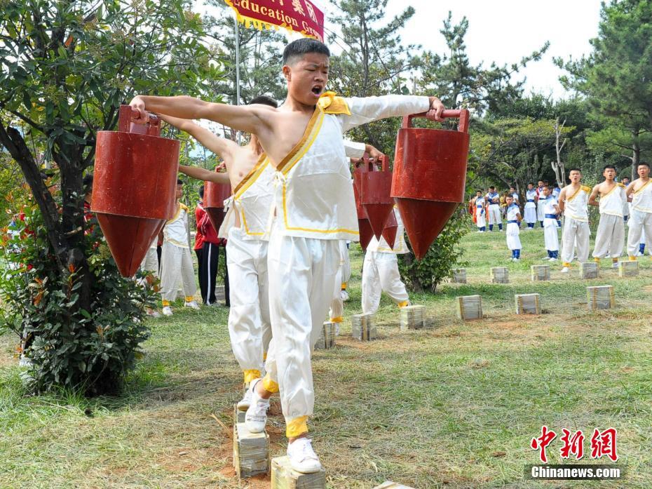 少林國際武術(shù)節(jié)臨近 20余少林絕技驚艷綵排