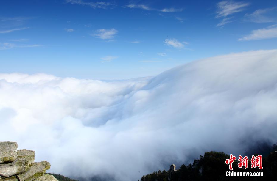 江西廬山現(xiàn)壯觀雲(yún)海景觀