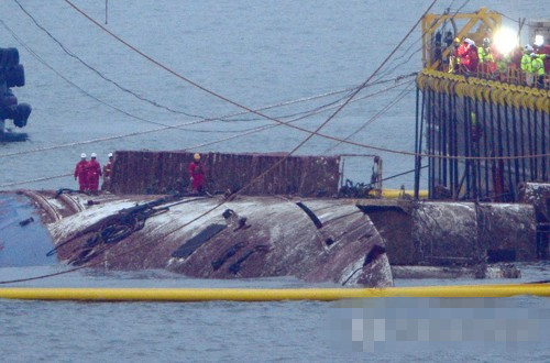 韓國最嚴(yán)重船難世越號(hào) 沉沒1073天后重見天日