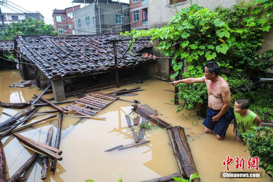 “尼伯特”登陸福建石獅 多地內(nèi)澇嚴重