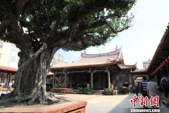 鹿港龍山寺建於明末清初，乾隆51年(1786年)遷建於現(xiàn)址?！⌒斓陆?攝