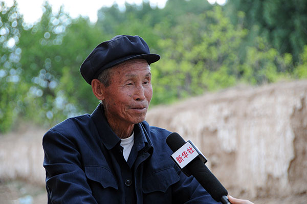 5月19日,目前唯一健在的董存瑞兒時玩伴、河北省懷來縣南山堡村87歲老人董連柱接受新華社記者採訪。