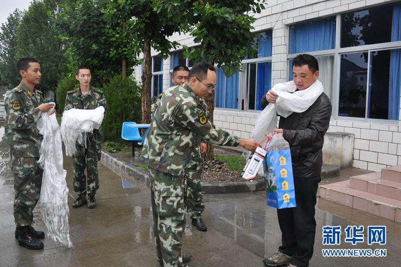 高原烙上奉獻(xiàn)足跡 心中留下友誼種子--西藏邊防總隊(duì)機(jī)動支隊(duì)歡送援藏期滿幹部